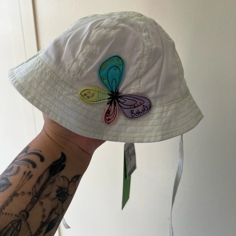 Boboli Baby NWT Infant White Bucket Hat‎ Butterfly With Chin Strap Size XXS